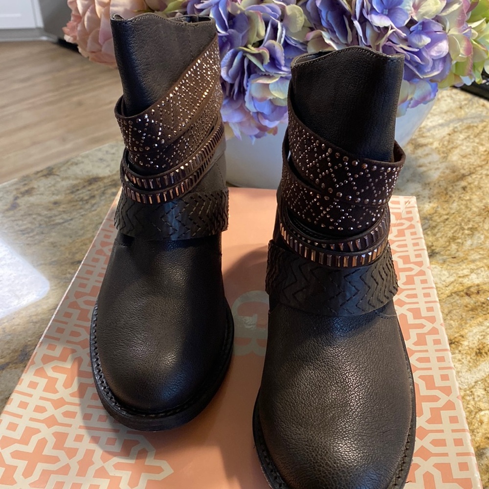 Gianni Bini brown ankle boots, size 9, brand new never worn